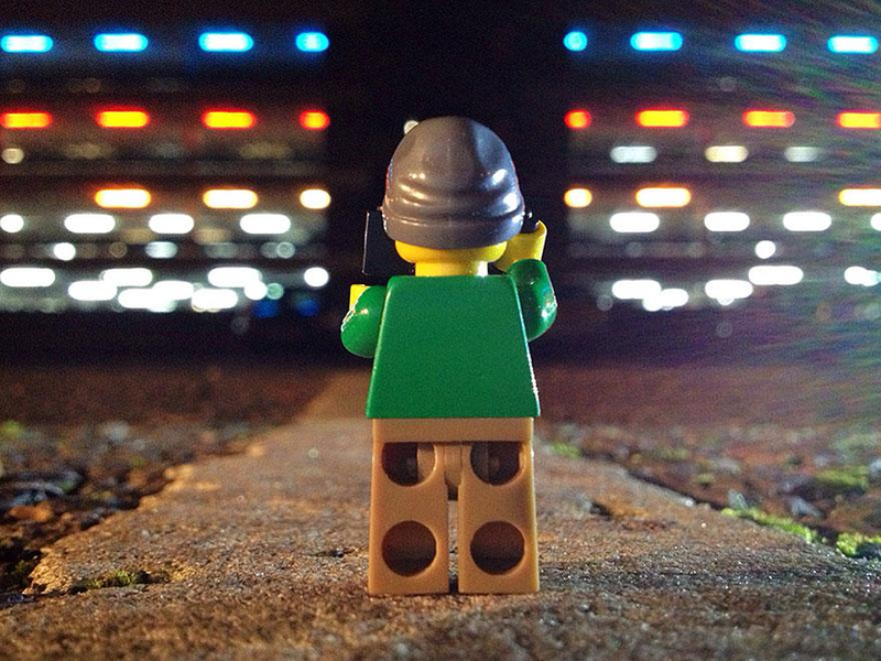 Illustration for article titled Intrepid Lego minifig goes around the world taking pictures